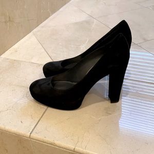 Stuart Weizmann suede pumps